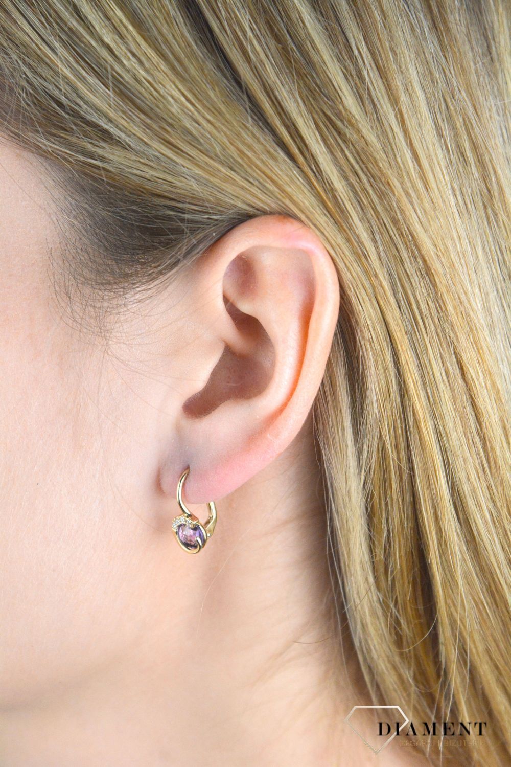 Złote kolczyki damskie 585 z fioletową cyrkonią KL 11163A 585.jpg